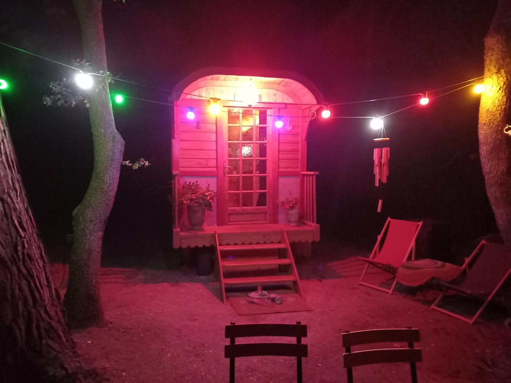 La Roulotte Du Petit Paradis Saint-Remy-de-Provence Ngoại thất bức ảnh