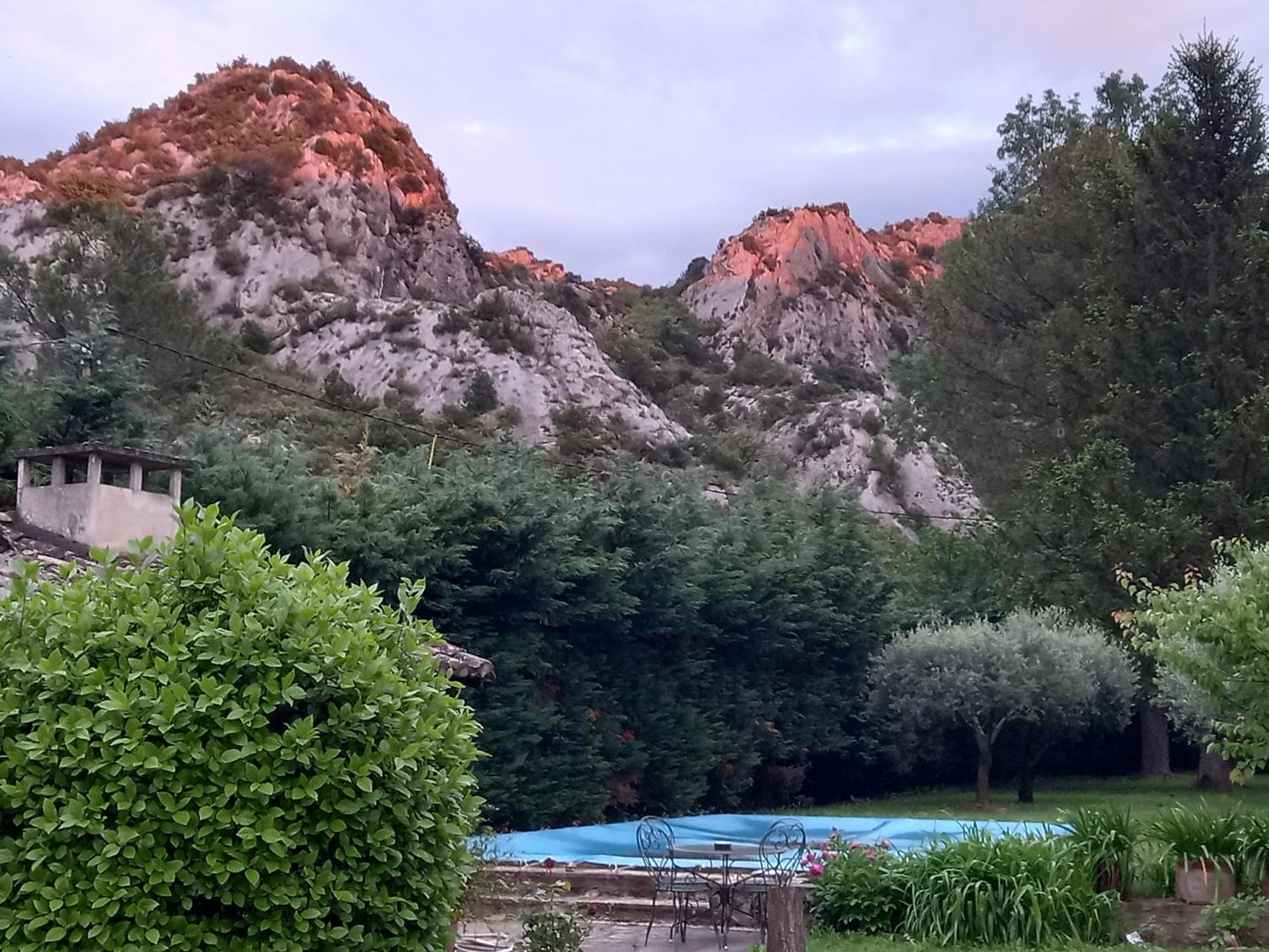 La Roulotte Du Petit Paradis Saint-Remy-de-Provence Ngoại thất bức ảnh