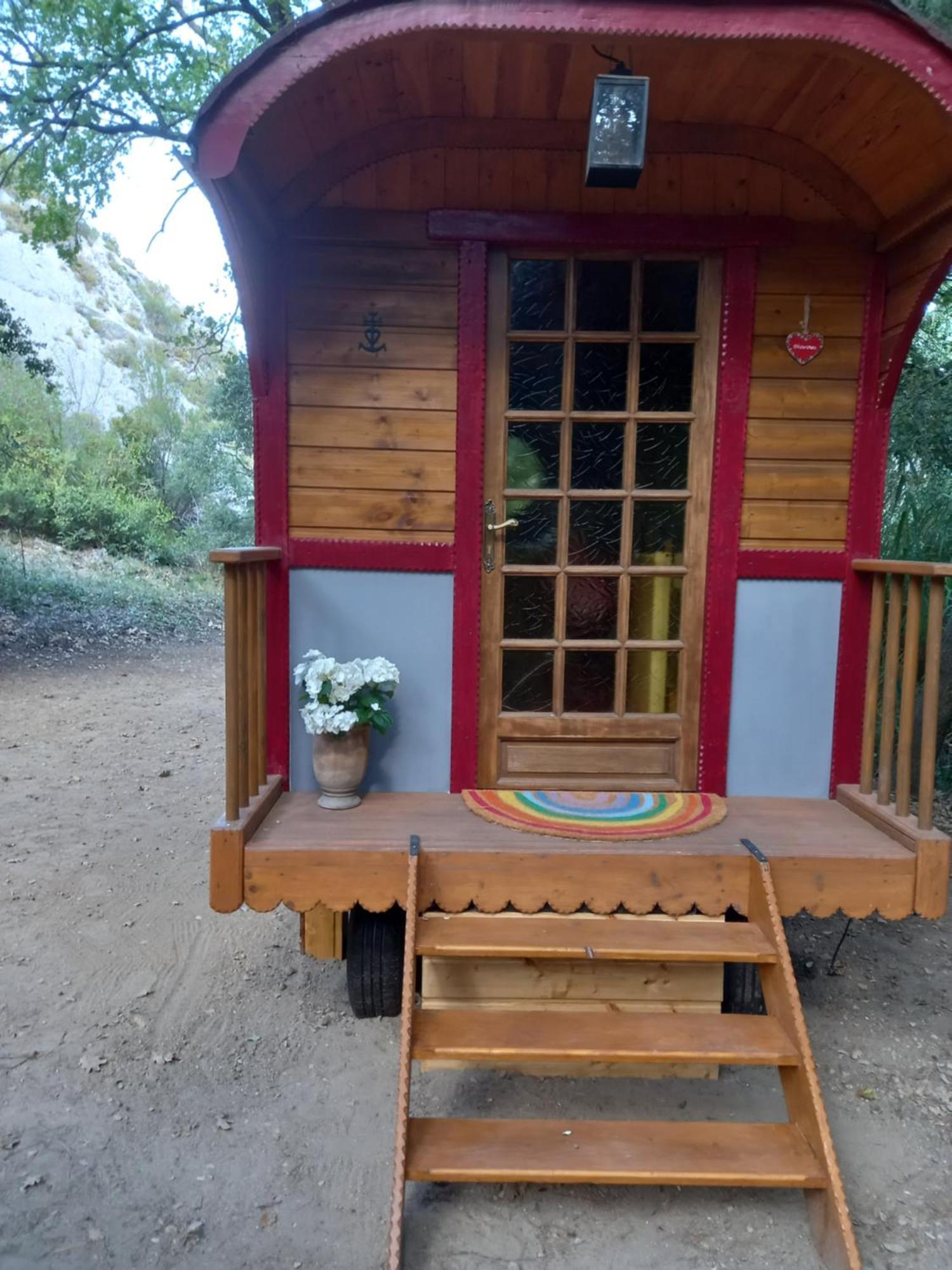 La Roulotte Du Petit Paradis Saint-Remy-de-Provence Ngoại thất bức ảnh