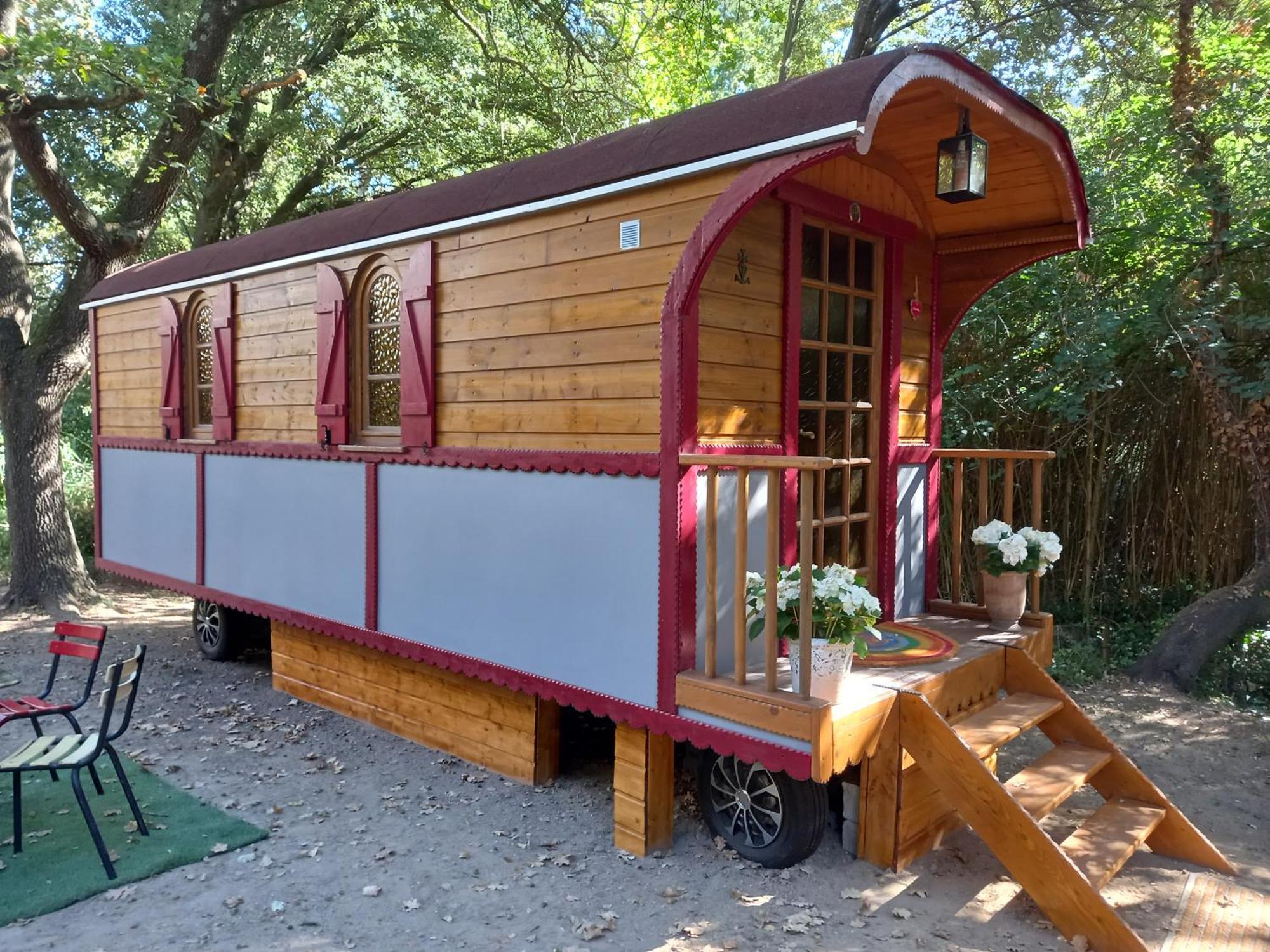 La Roulotte Du Petit Paradis Saint-Remy-de-Provence Ngoại thất bức ảnh